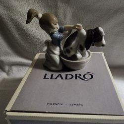Lladró Bashful Bather #05455 Perfect Condition