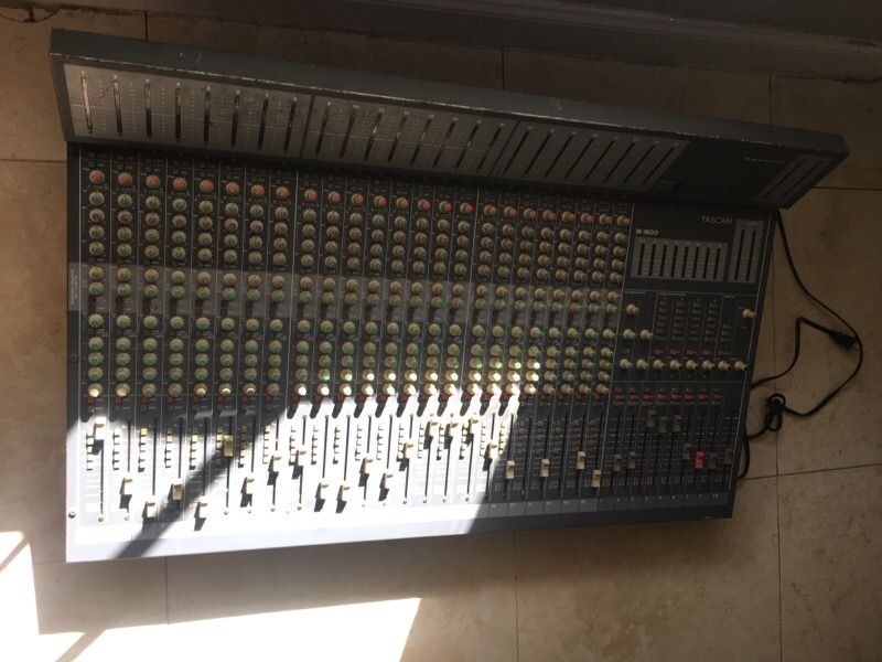 Tascam m- 1600 mu 1624 studio mixer