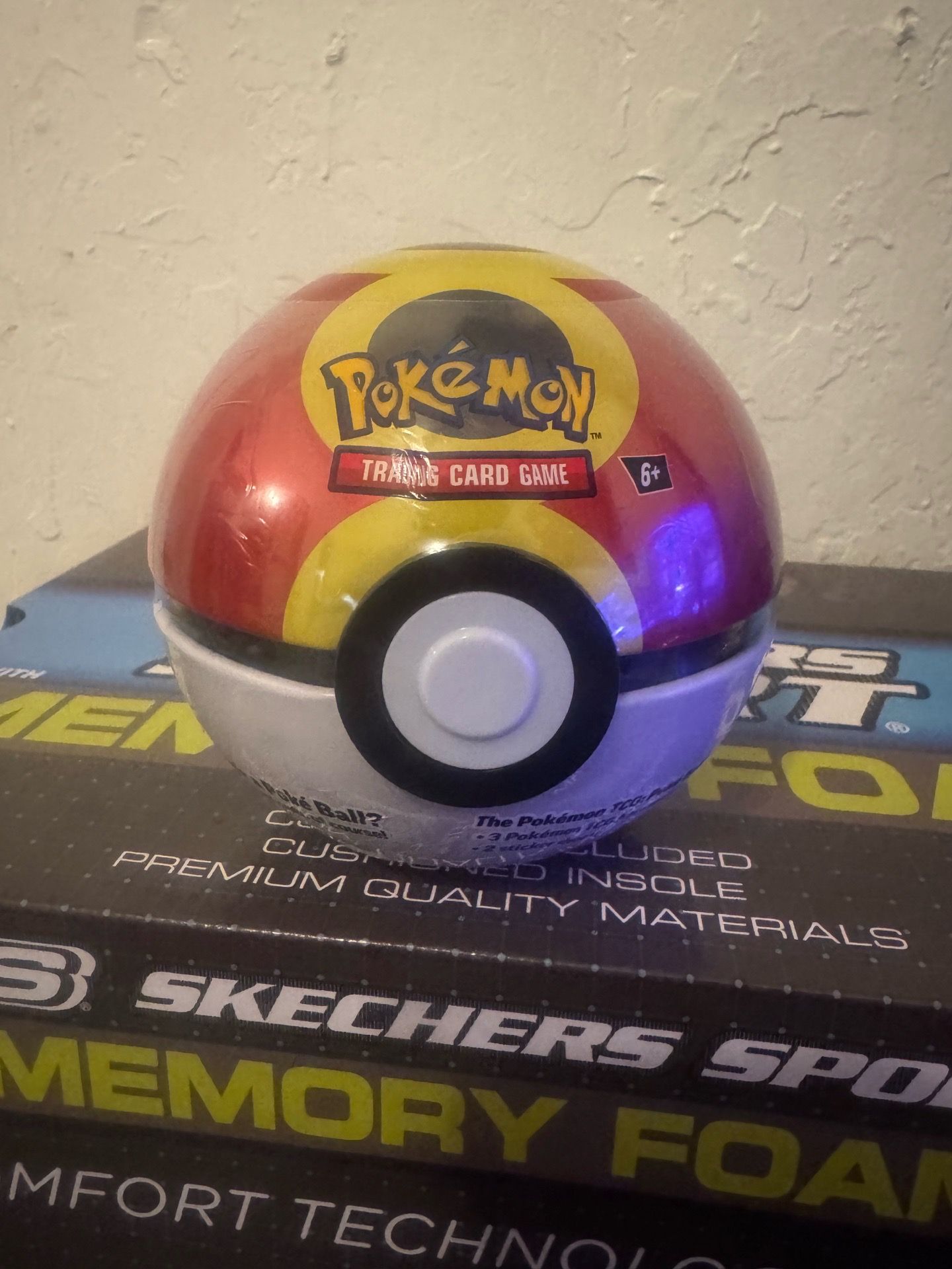 Poke Ball Tin - Repeat Ball
