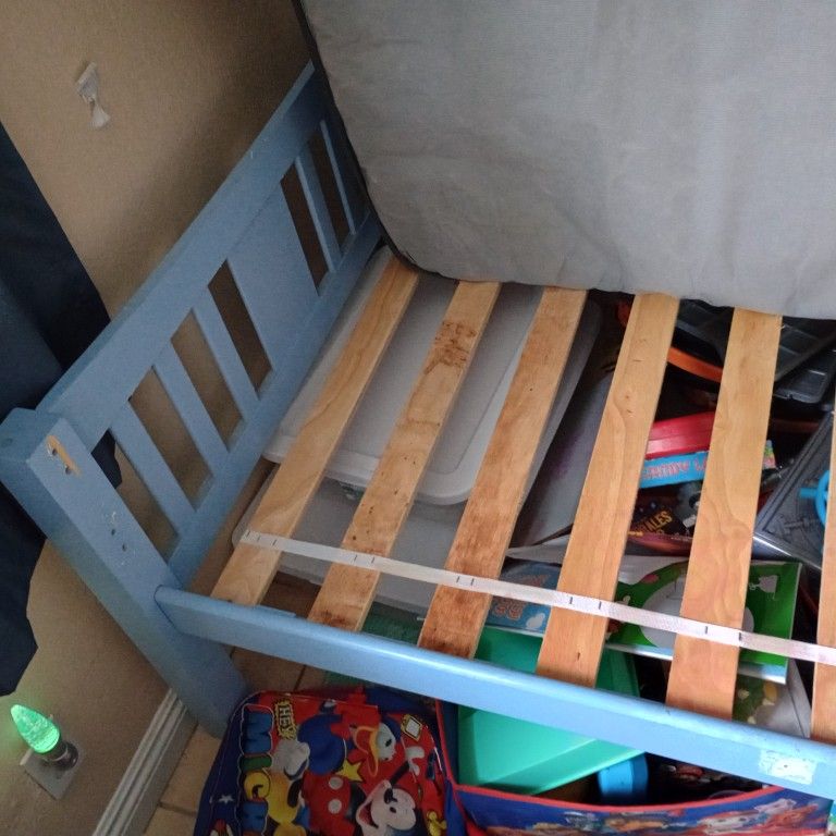 Kid's Bed Frame (Twin)
