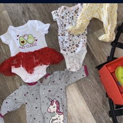Bag Of barely Worn Baby girl Outfits 