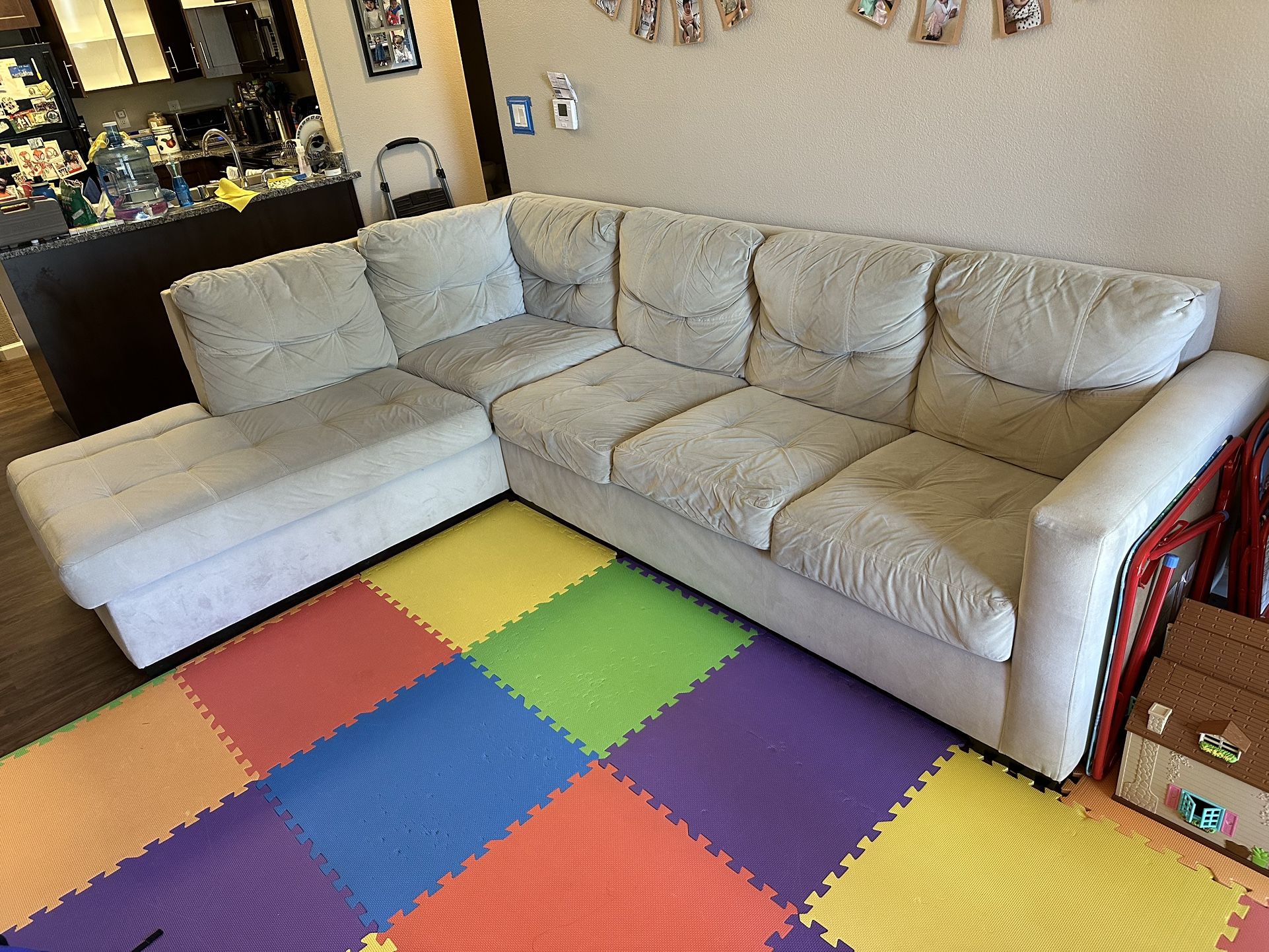 Couch With Right Side Chase