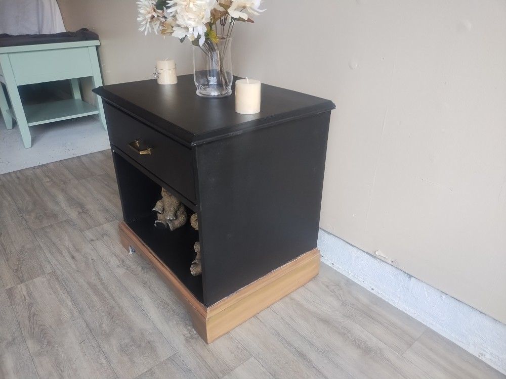 A Single Side Table