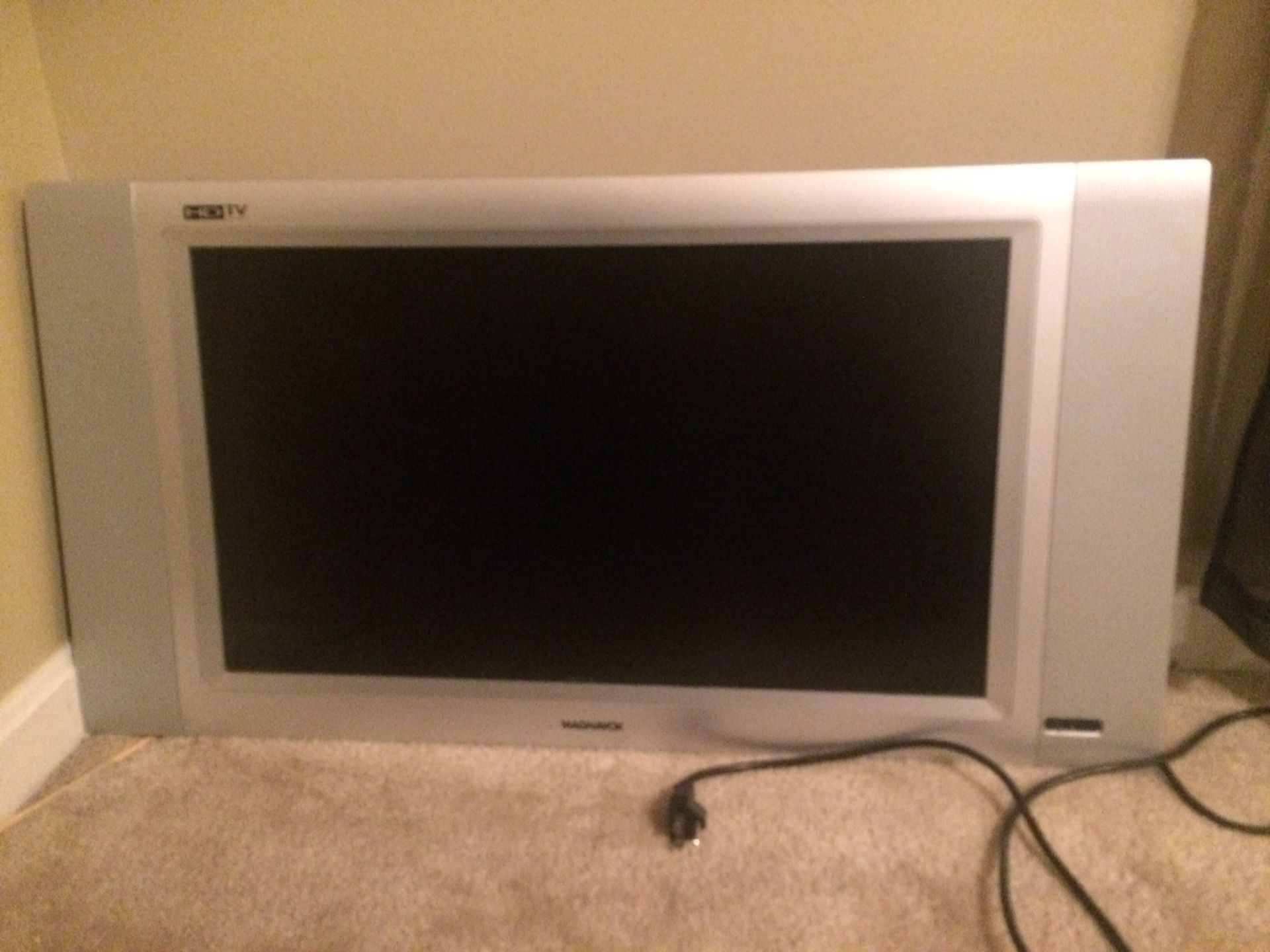 TV 26”- Flat screen