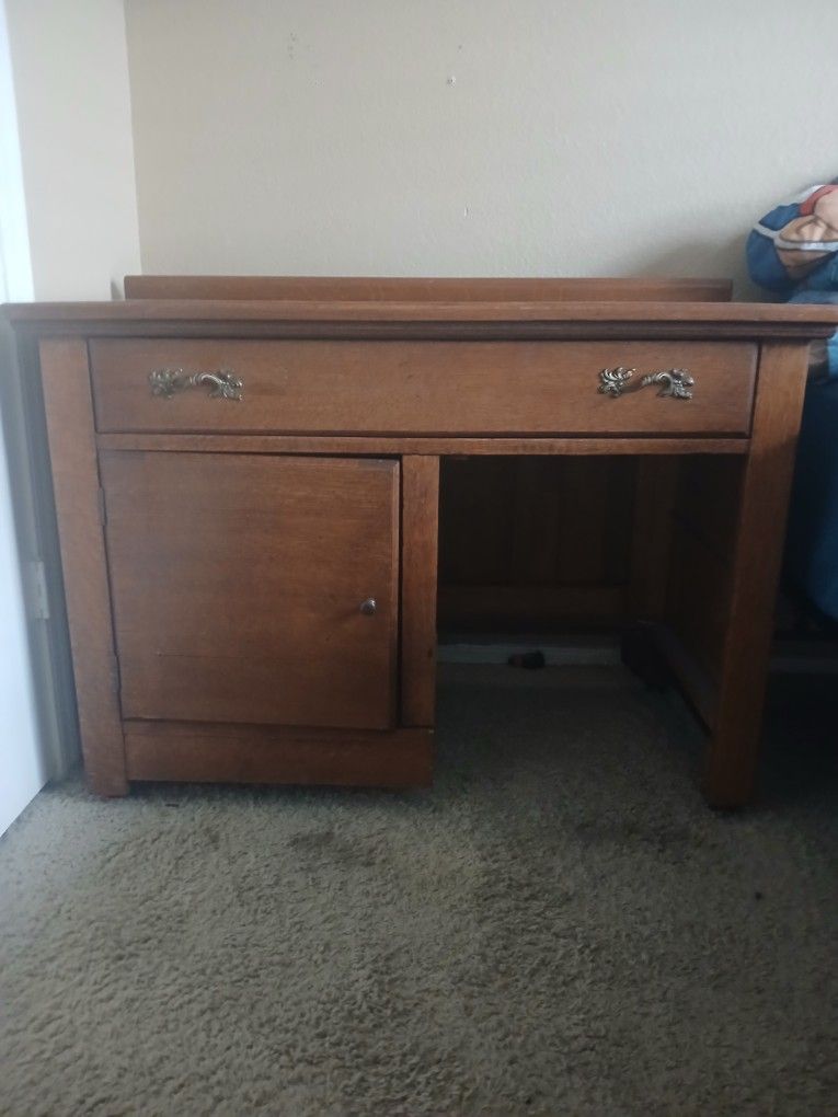 Small Desk With Wheels