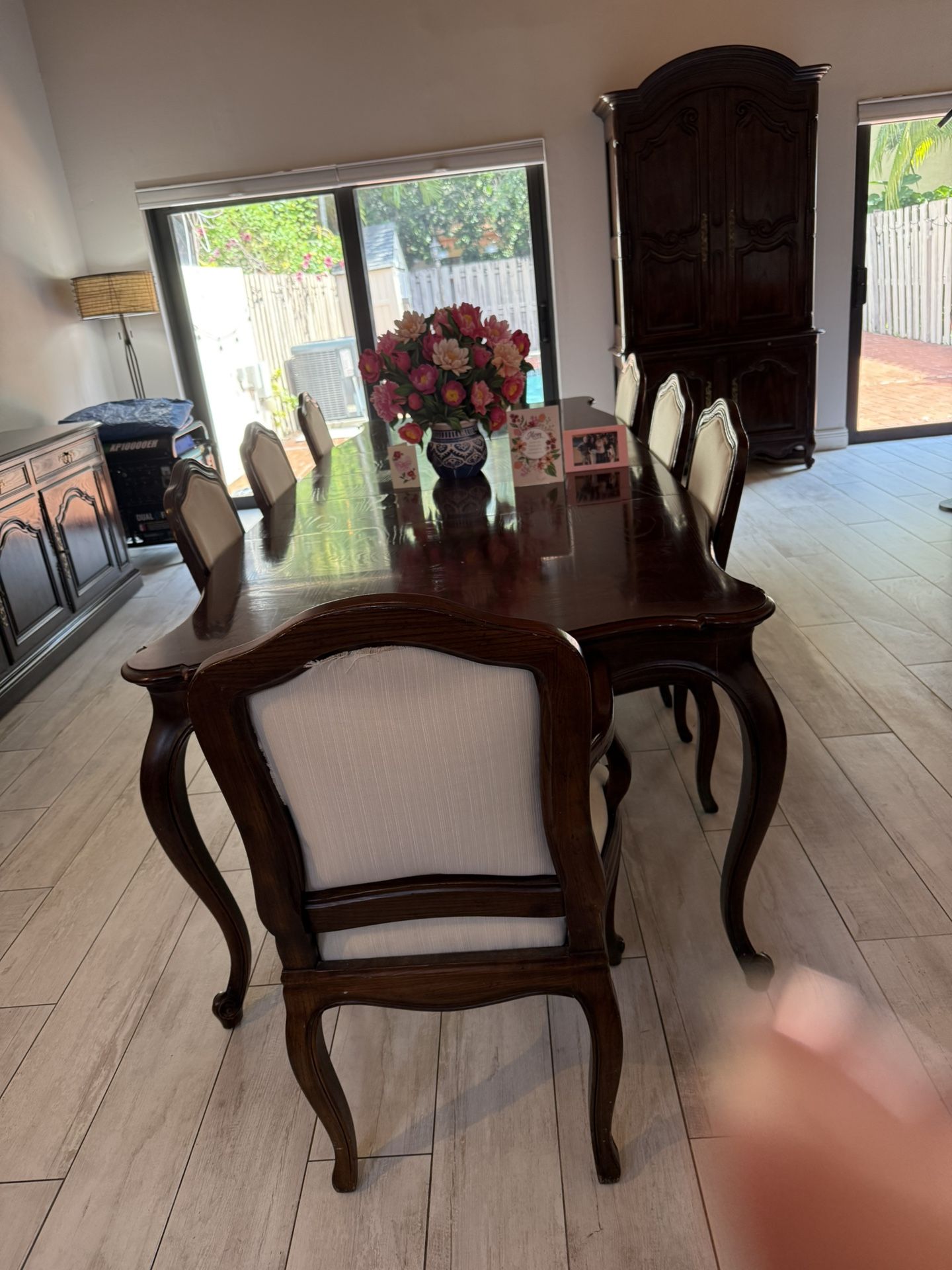 Exquisite Henredon Dining Room Table With 8 Chairs