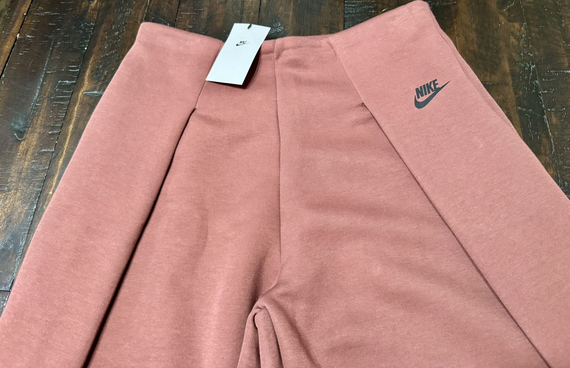 NWT-Nike Sportswear Tech Fleece Women's High-Waisted Pleated Pants, Red Sepia, Large