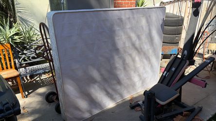 Queen size bed springs box