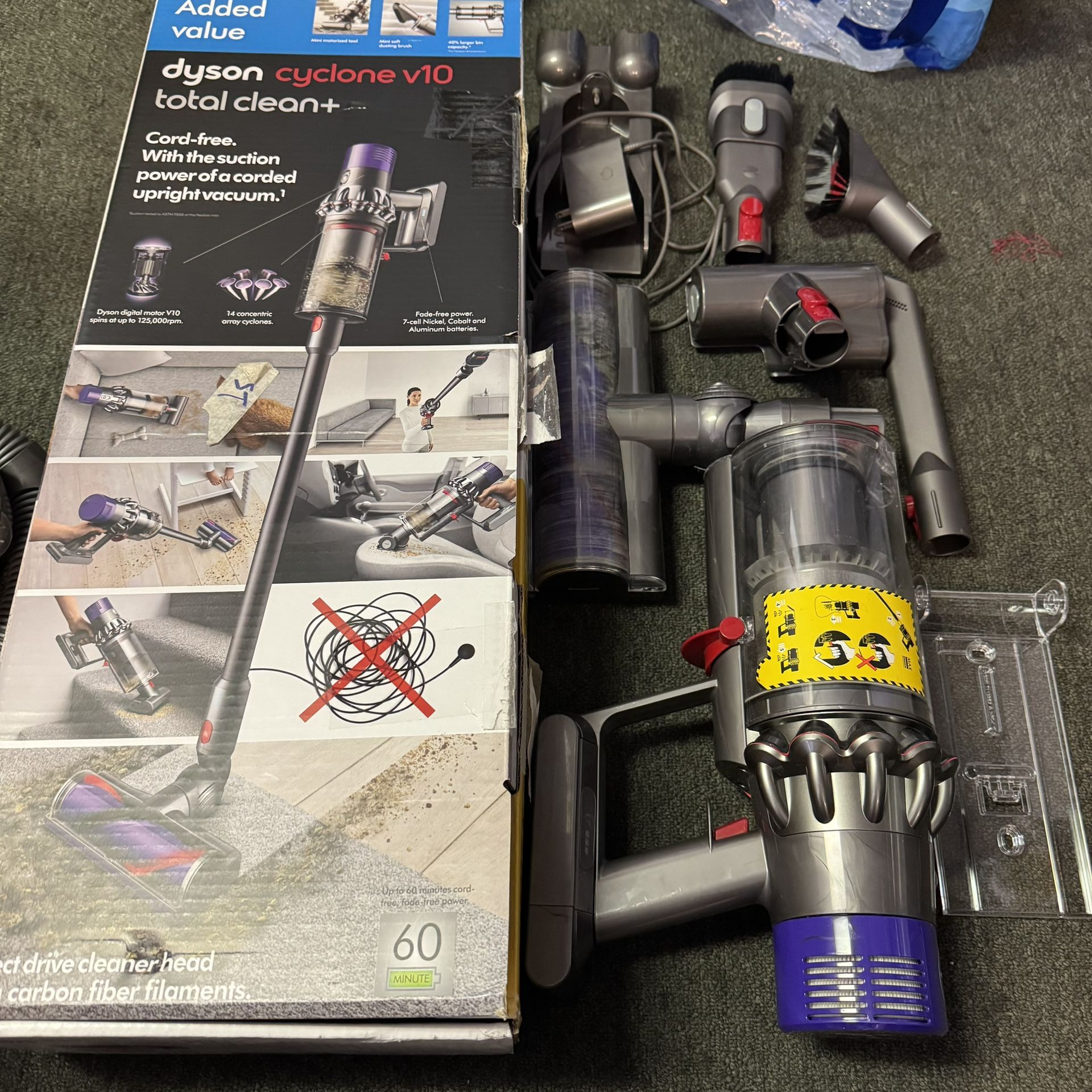 Dyson Cyclone V10 Total Clean+ Comes with NEW Battery and accessories