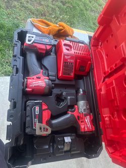 Milwaukee M18 FUEL 2-Tool drill Combo Kit,