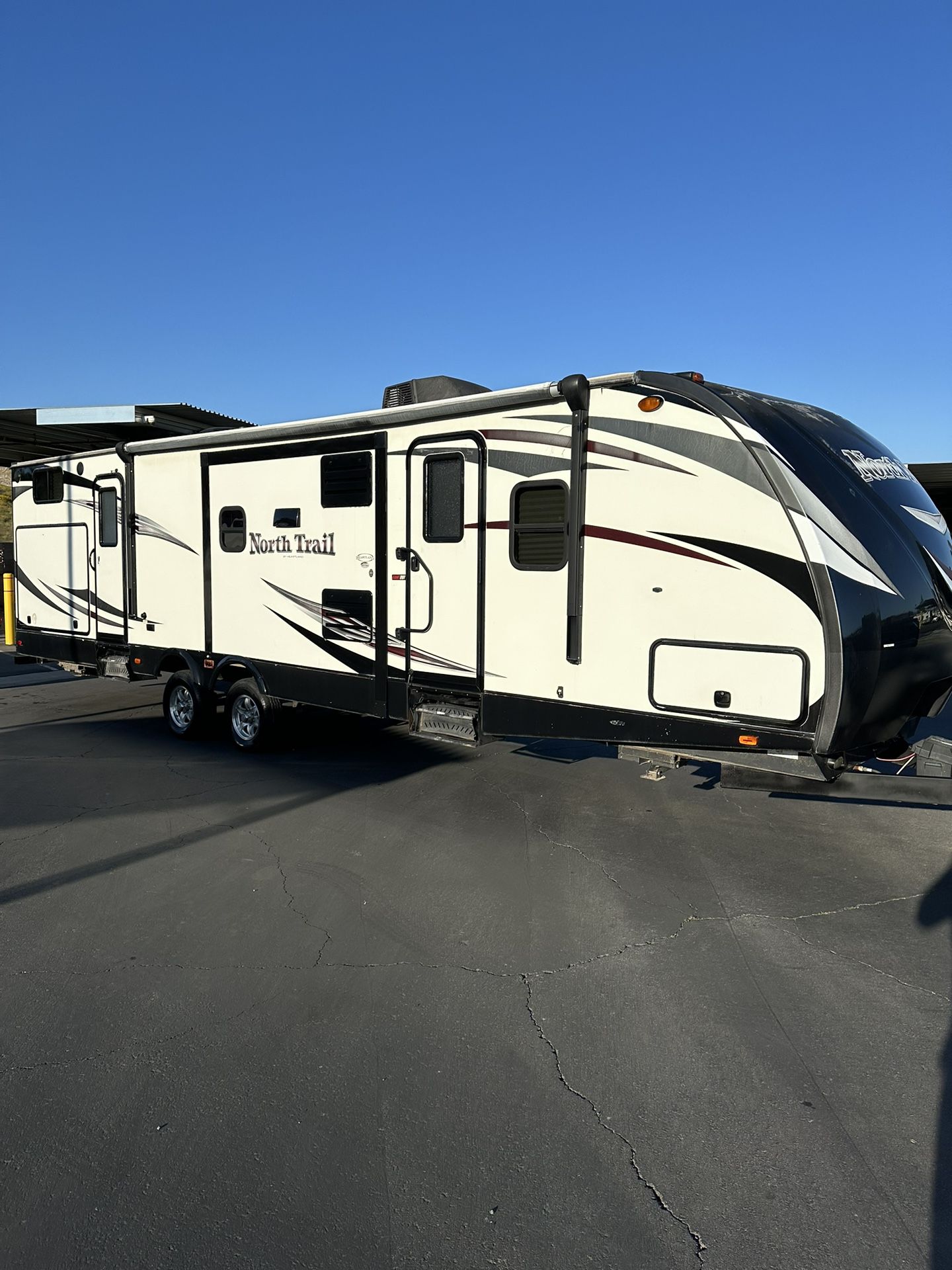 2016 Heartland North Trail 36 Foot Travel Trailer In Excellent Condition