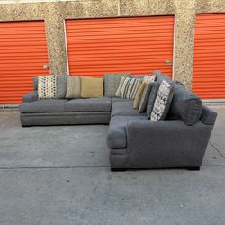FREE DELIVERY! Cindy Crawford Palm Springs Sectional Couch
