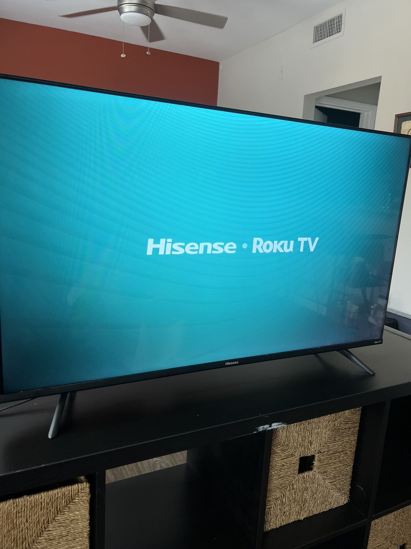 Roku Hisense 43” Smart TV