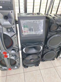 Large Party Speaker with Display Screen