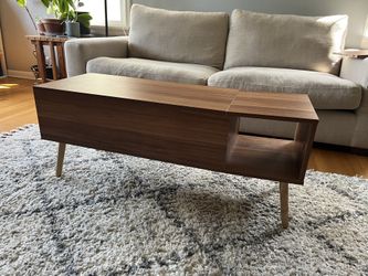 PENDING: Modern Lift Top Coffee Table! Make An Offer!!!