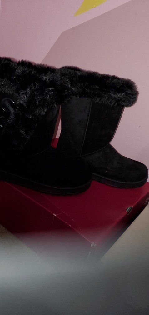 Size 6 Big Girls New Soho boots
