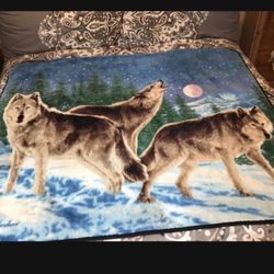 Northwest 3 Wolves Howling Couch Throw 