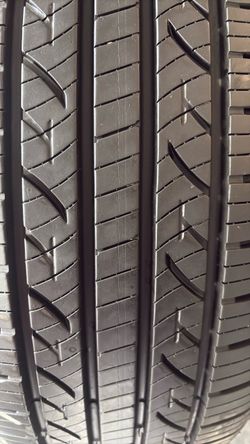 All-Season Car Tire 215/55/17