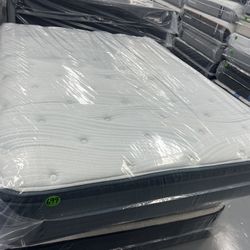 KING SIZE SIMMONS BEAUTYREST HARMONY PILLOW TOP MATTRESS & BOX SPRINGS BED SET