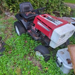 Dynamark Lawn Tractor (Not Running)