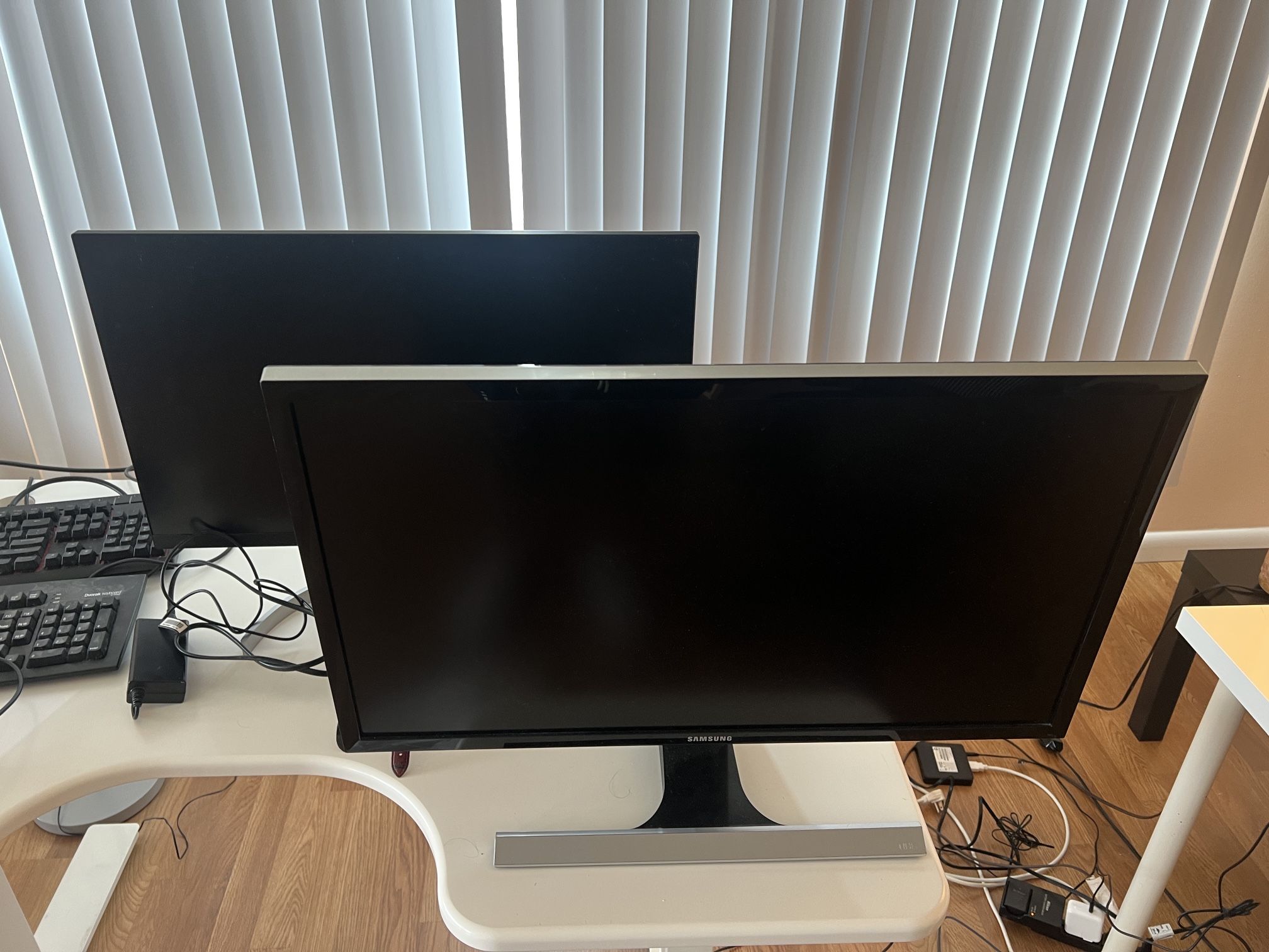Tech Gear Mega Lot – Nikon DSLR, Keyboards, Laptop, Monitors + More