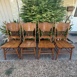 LISTING FOR A SET OF 4 VINTAGE AMISH OAK COUNTRY PRESSED BACK SPINDLE CHAIRS
