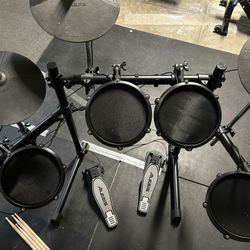 Alesis Turbo Mesh Drum Set With Simmons Amp