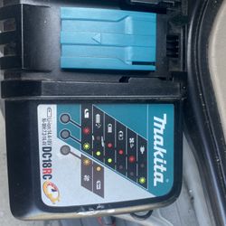 MAKITA Charger