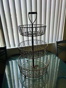 Stand  gold  26 inches tall