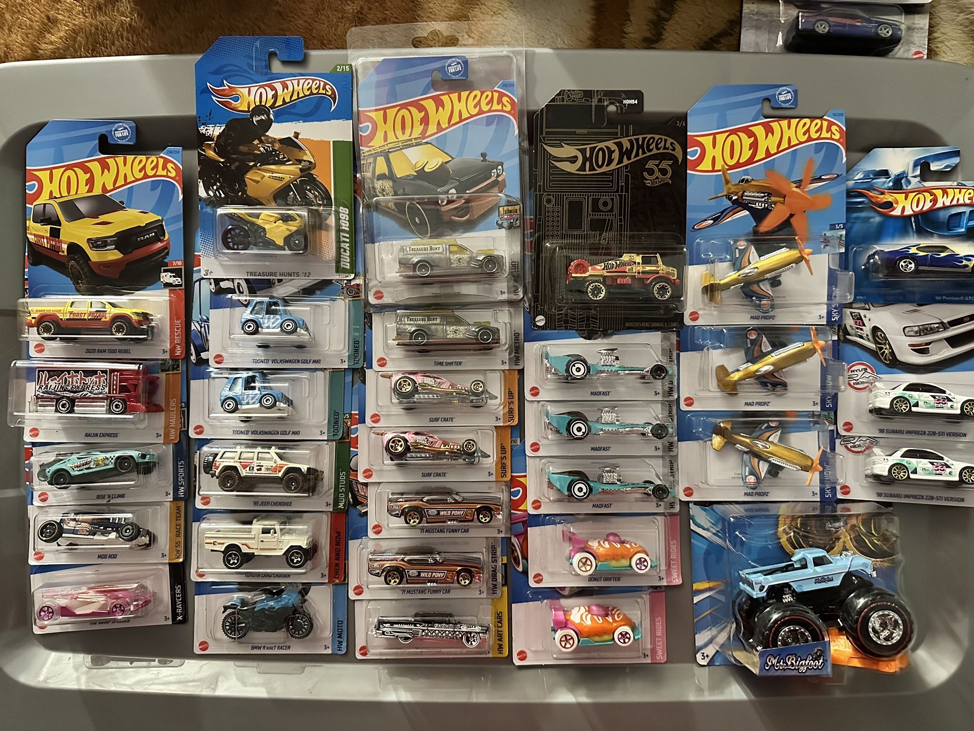 Hot Wheel Collection 393 Lot