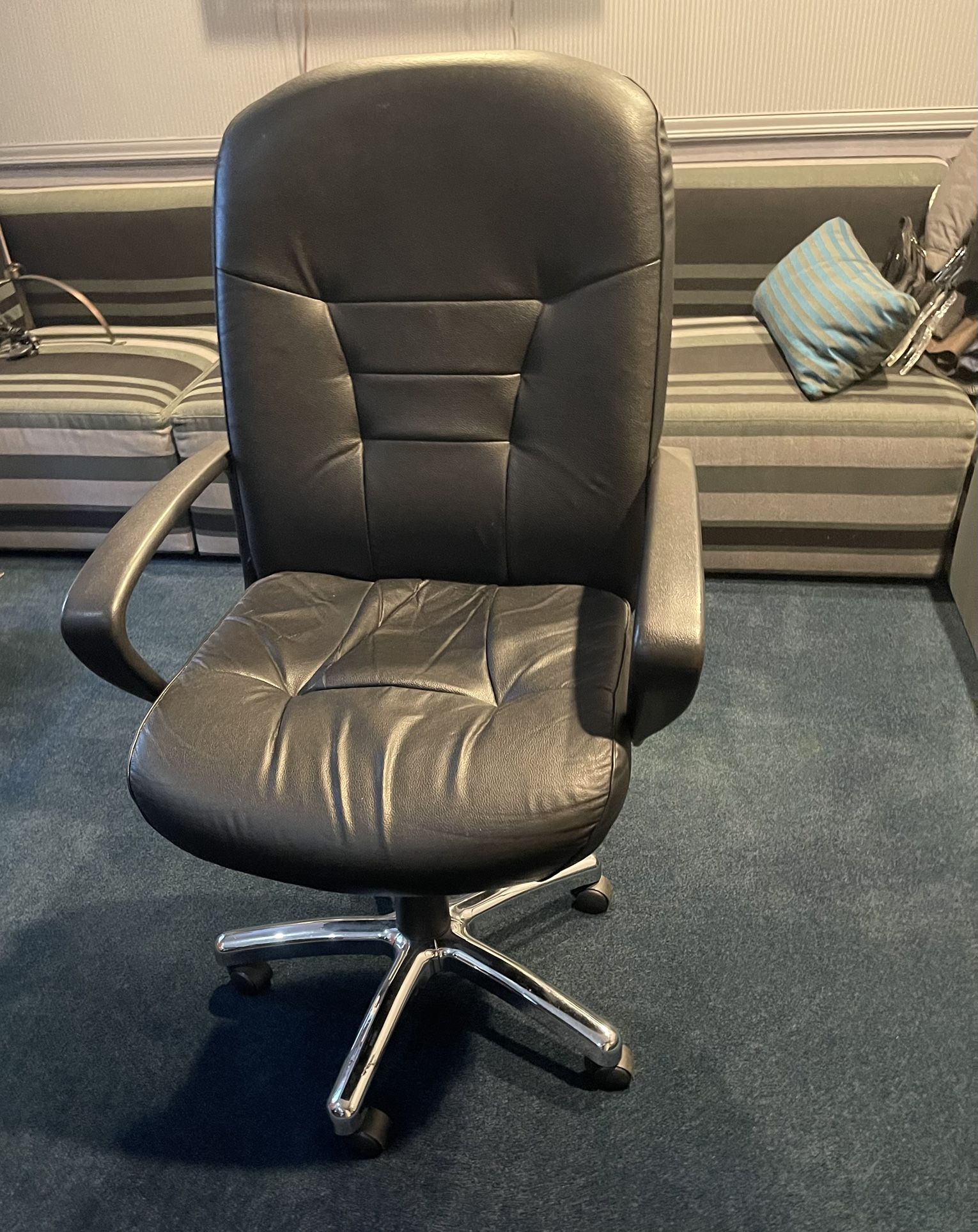 Black Leather Office Chair Like New