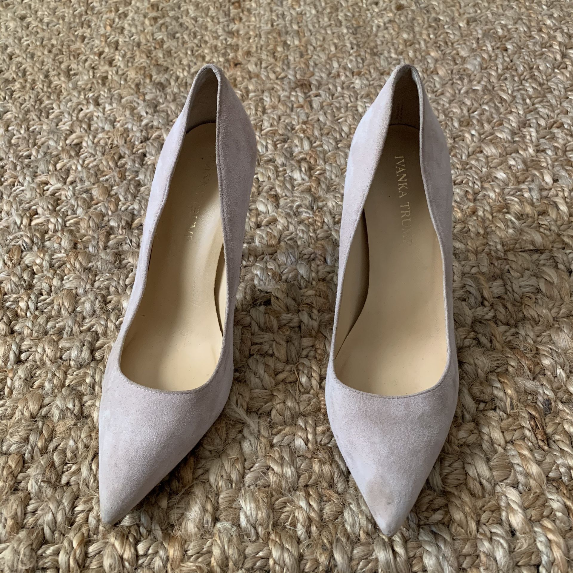 Ivanka Trump beautiful vintage pink leather heels size 8. 4-5 inch heel