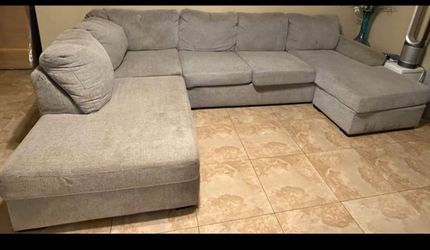 Broyhill Large Sectional