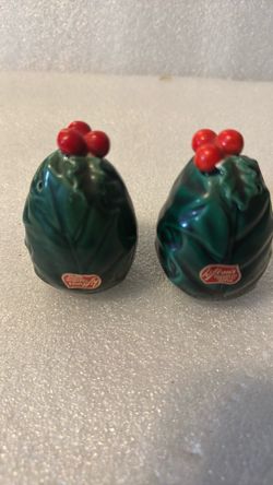 Vintage Lifton Japan Christmas Holly Salt & Pepper Shakers