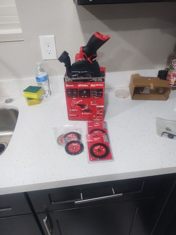 Milwaukee M12 Fuel Saw