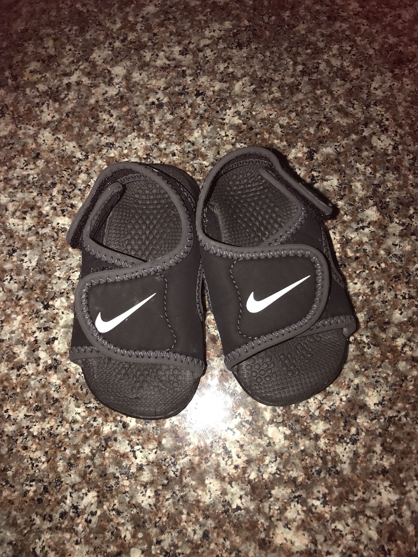 Brand new Nike Enfant Sandals