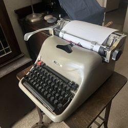 Olivetti Lexicon 80 Standard Typewriter 