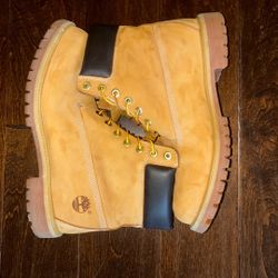 Timberlands Men Classic Boots Size 11.5