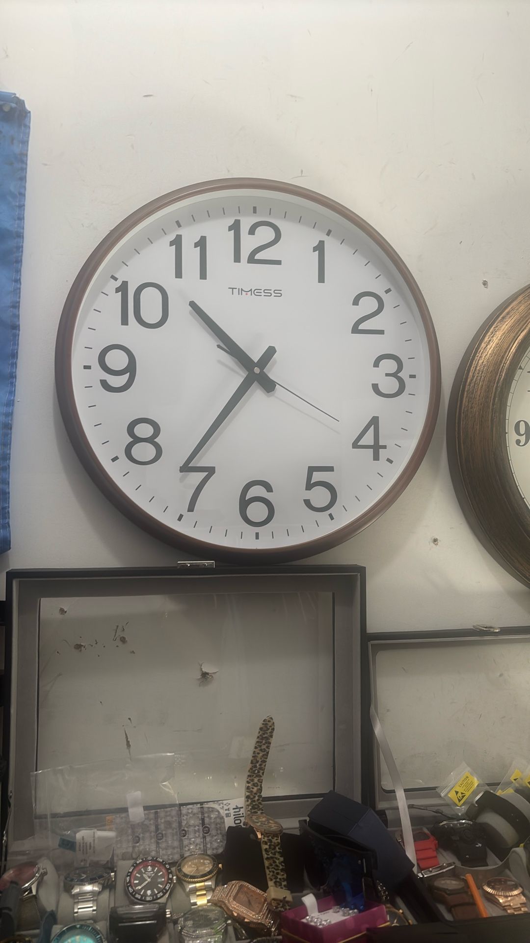 2 Wall Clocks 