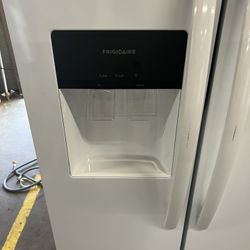Frigidaire Refrigerator 36inc 