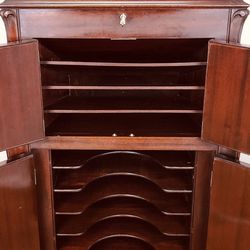 Victor Victrola in beautiful mahogany plus over 175 albums!