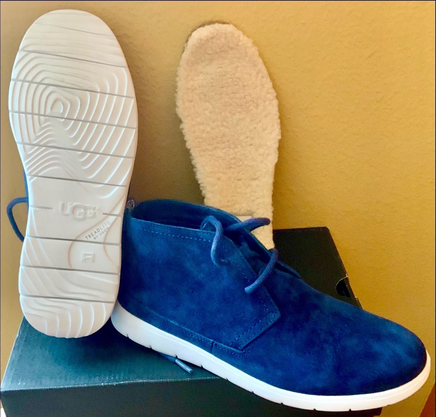 UGG FREAMON BLUE SHOES, SIZE 7 (SALE)