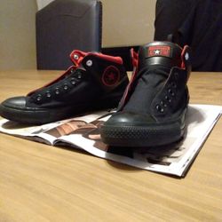 Size 7 1/2 Converse Mid Top