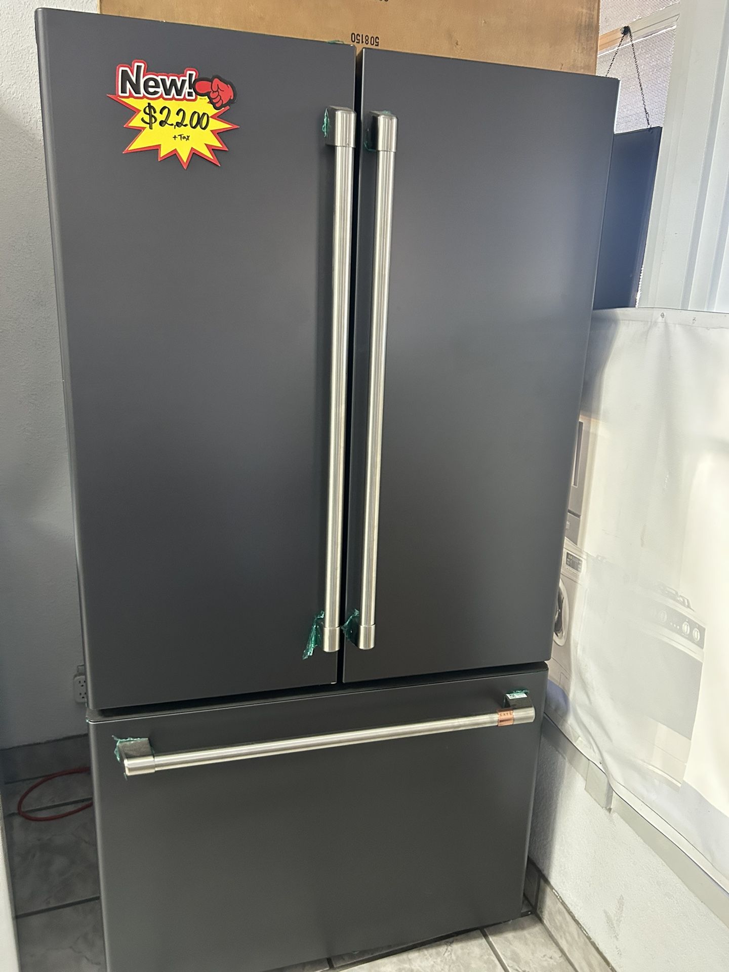 GE CAFE FRENCH DOOR REFRIGERATOR!!! Matte Black Color!!! Water Dispenser Inside!!! ICE MAKER!! BRAND NEW OPEN BOX!!!!