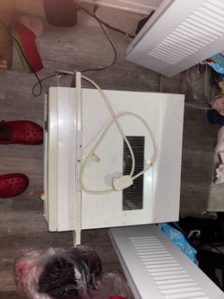 GE 18,000 BTU White Window Air Conditioner 115V Digital Controls