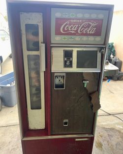 Vintage Coca Cola vending machine