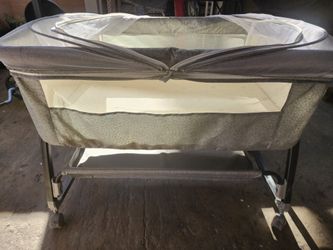 Baby Bassinet $30 Semi New