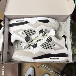 Air Jordan 4 Retro Military Black Size 9 - Tried On 