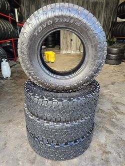 17 INCH TIRE LT 255/80R17 TOYO OPEN COUNTRY