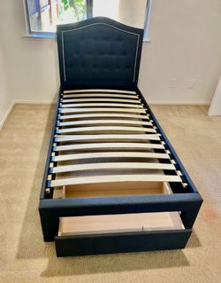 Twin Gray New Storage Bed  📍 
